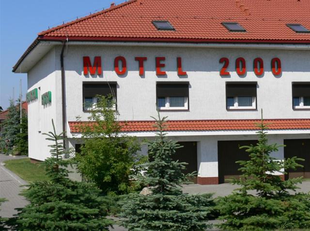 Motel 2000 Steszew Bagian luar foto