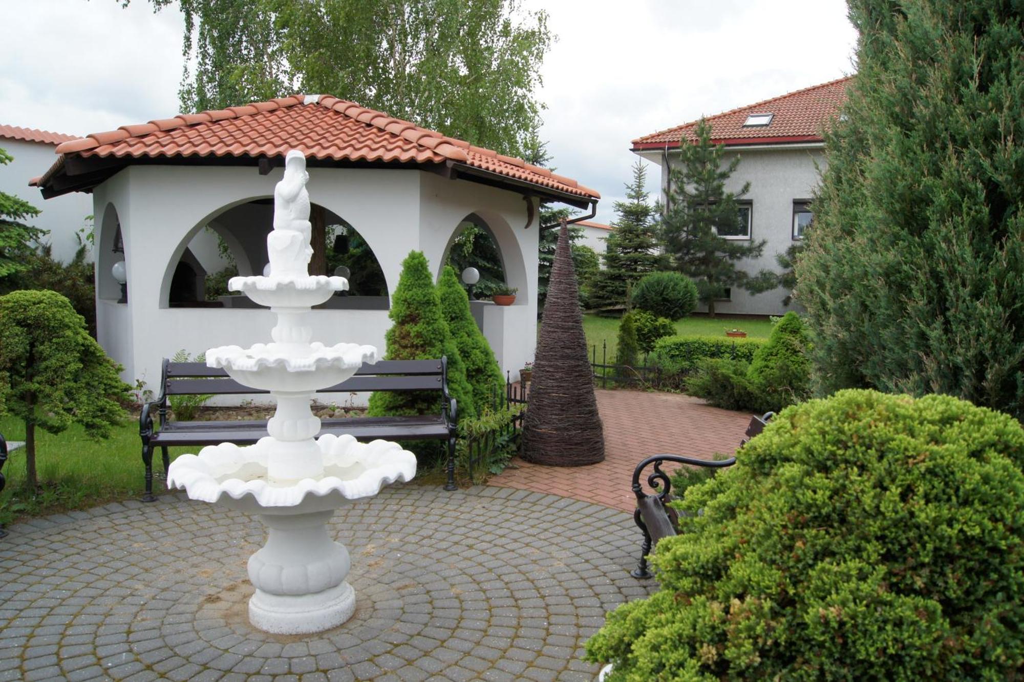 Motel 2000 Steszew Bagian luar foto