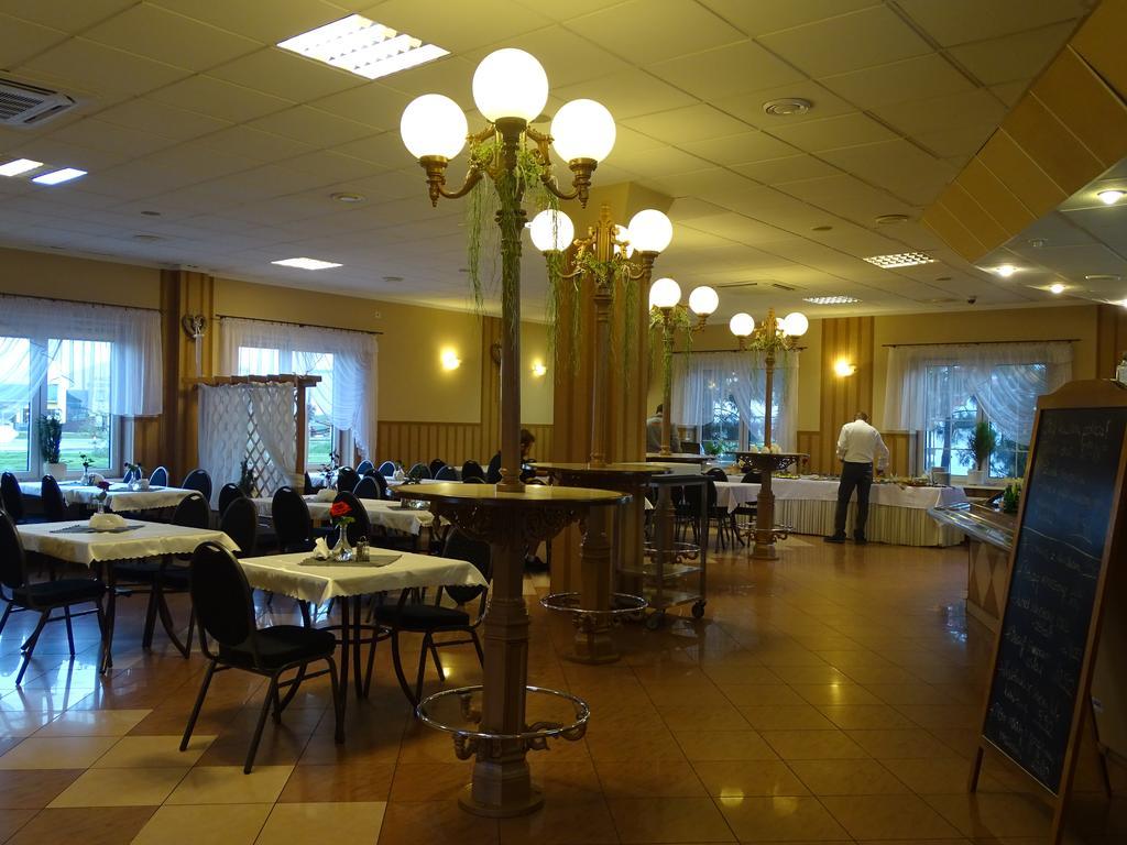 Motel 2000 Steszew Bagian luar foto