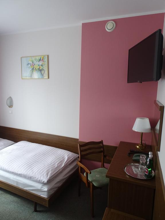 Motel 2000 Steszew Bagian luar foto