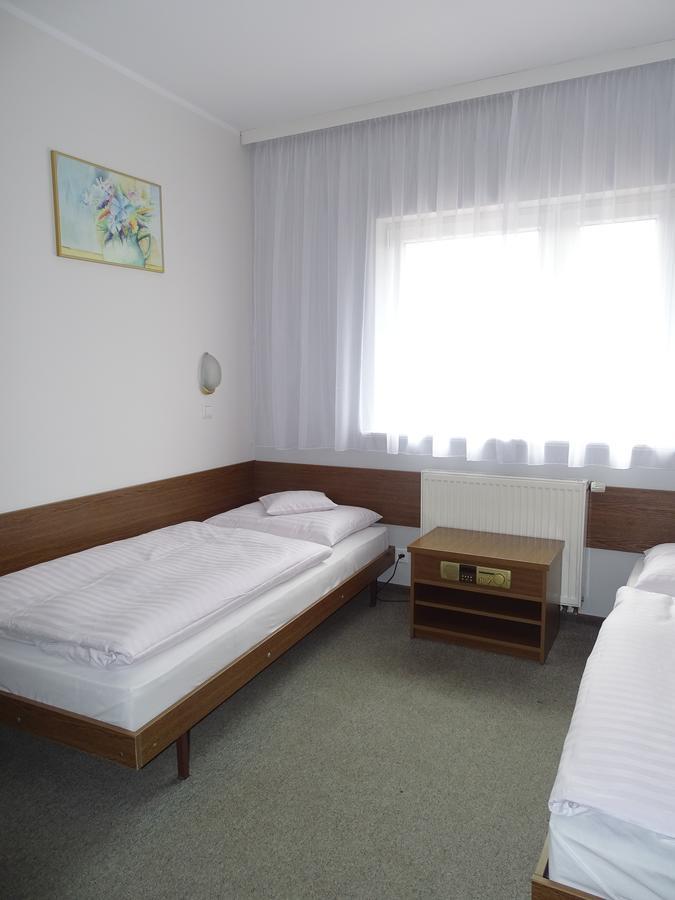 Motel 2000 Steszew Bagian luar foto
