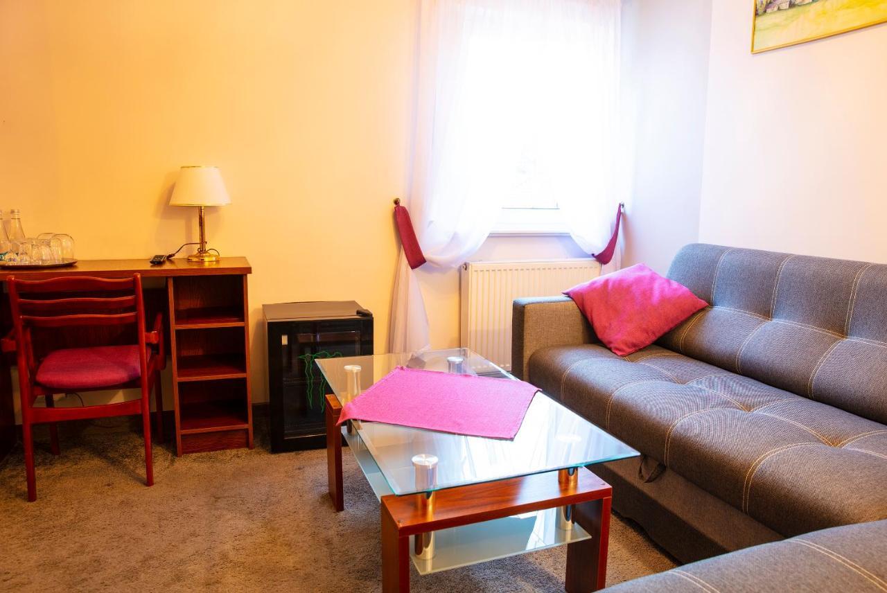 Motel 2000 Steszew Bagian luar foto