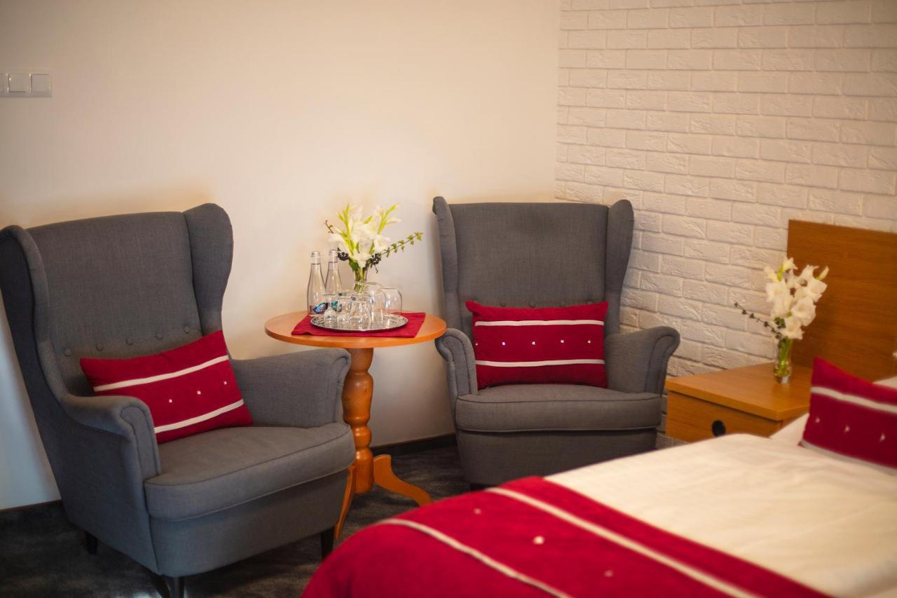 Motel 2000 Steszew Bagian luar foto