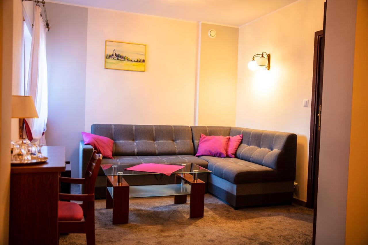 Motel 2000 Steszew Bagian luar foto